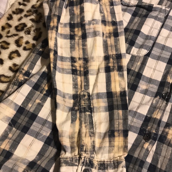 Distressed flannel - Picture 4 of 5